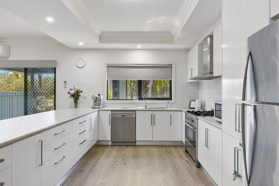Huge kitchen, large oven, gas cooktop large fridge , microwave and dishwasher. 