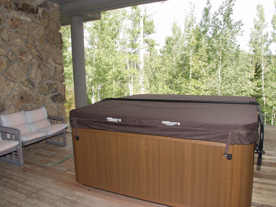 New Hot tub on Deck
