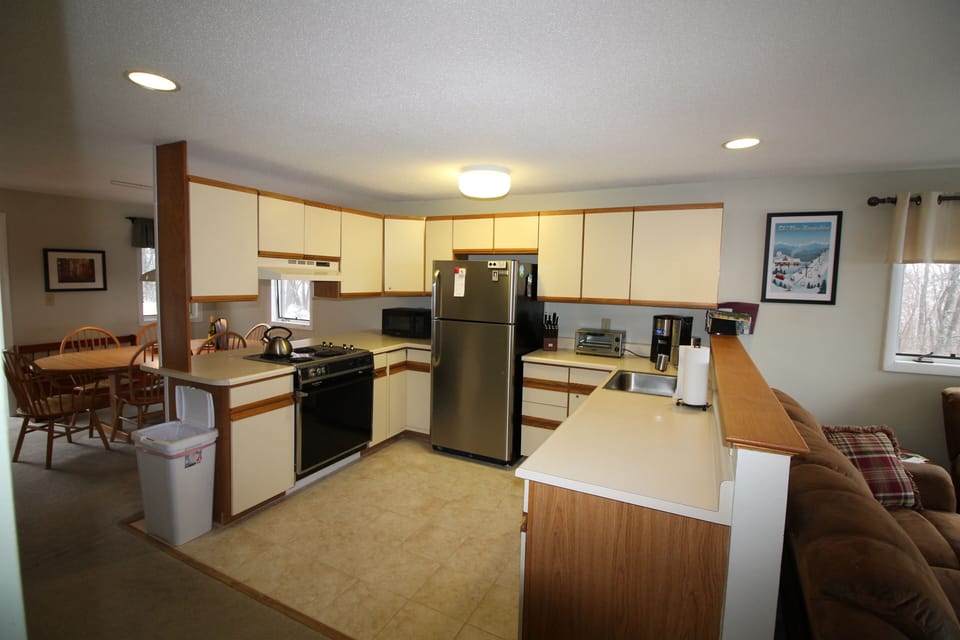 Kitchen (dining room to the left, living room & views to the right)