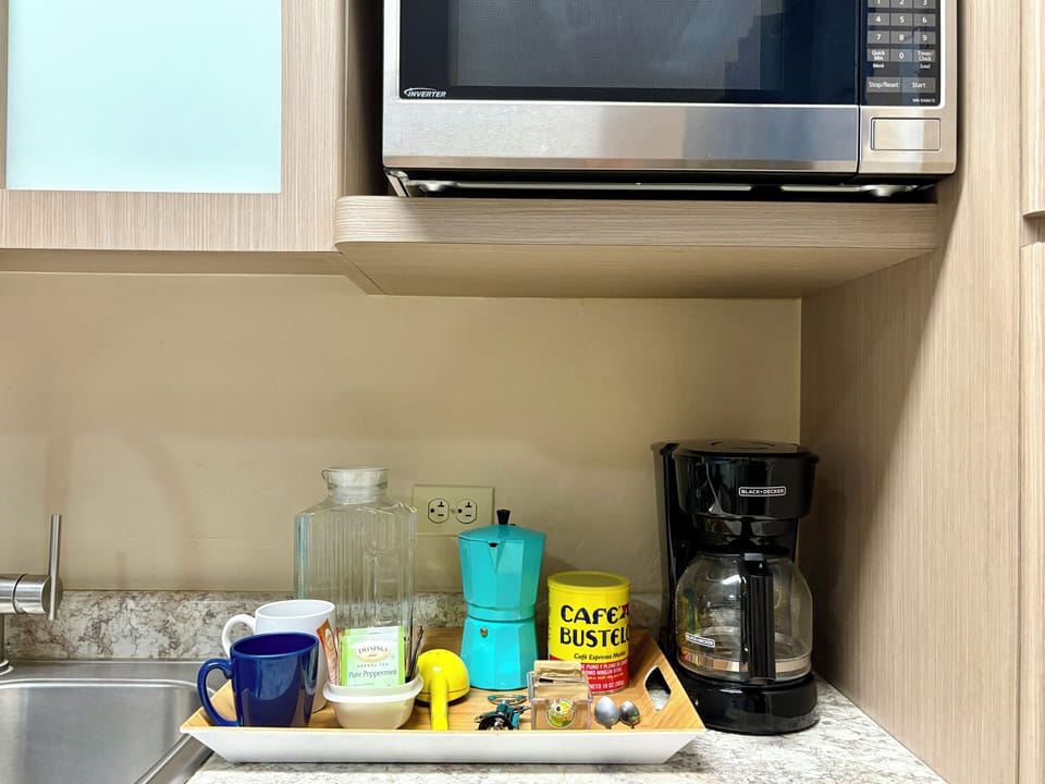 Microwave and coffebar