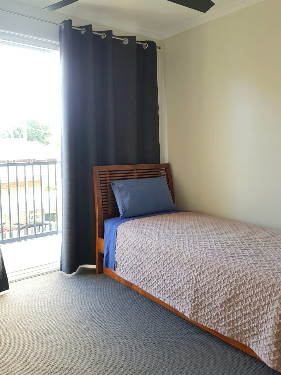 3rd bedroom with Single Bed. 
Trundle available on request ONLY for a 6th Guest.