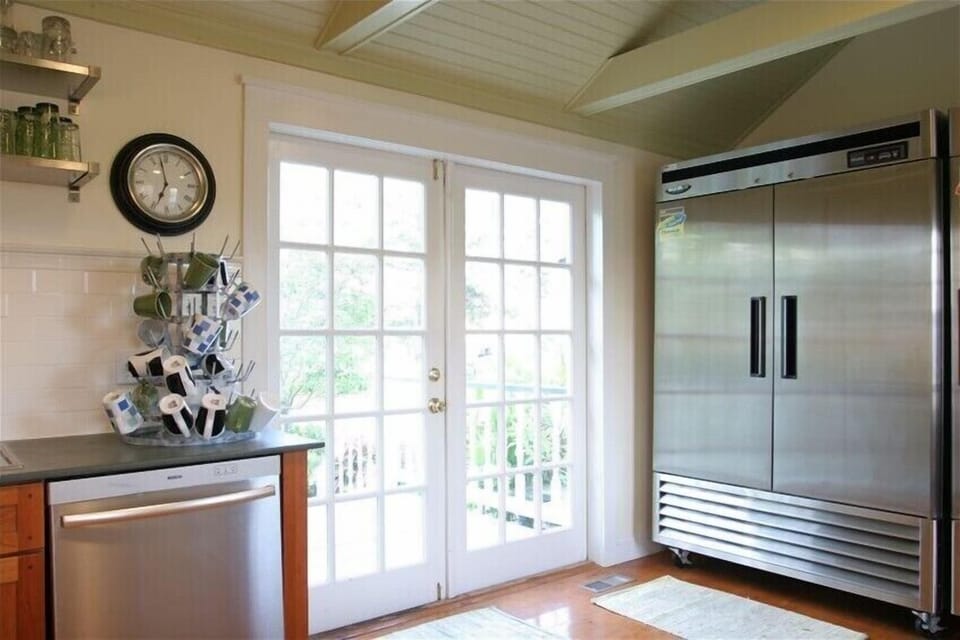 Commercial refrigerator unit