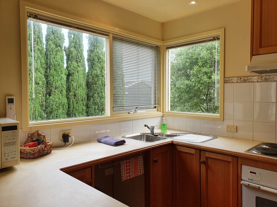 Beach Cottage Torquay bright kitchen