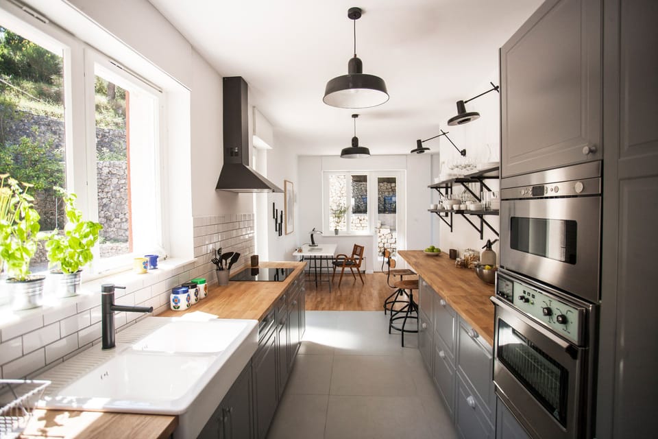 Spacious hi-tech kitchen