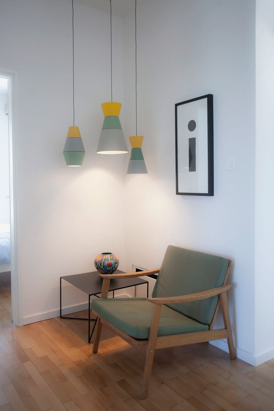 A quiet reading place under the ILI_ILI lamps