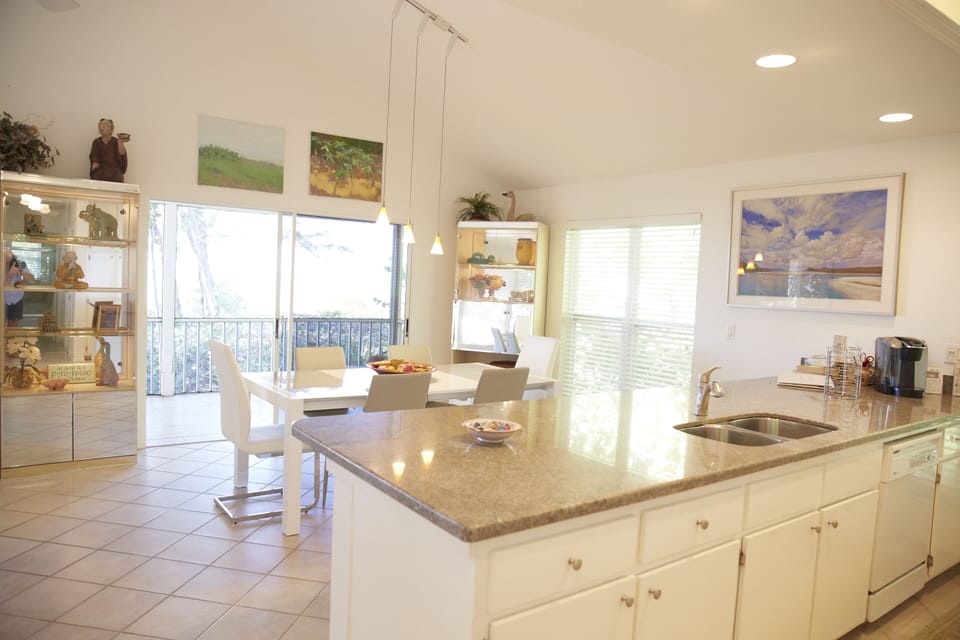 kitchen /dining area with view