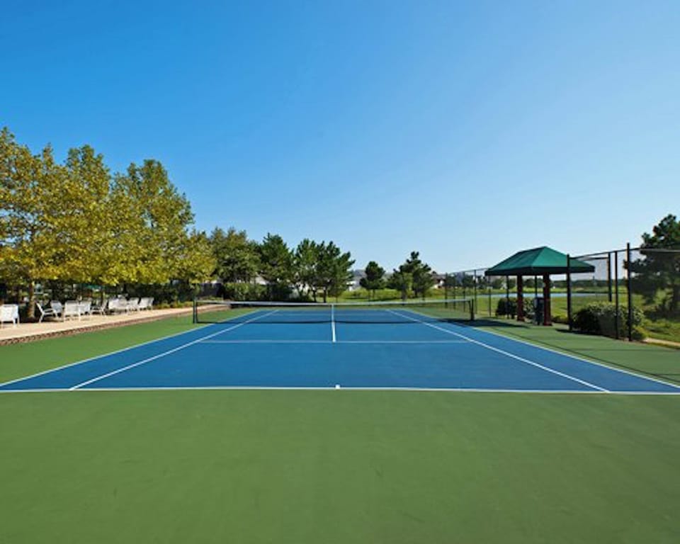 Tennis & pickleball courts