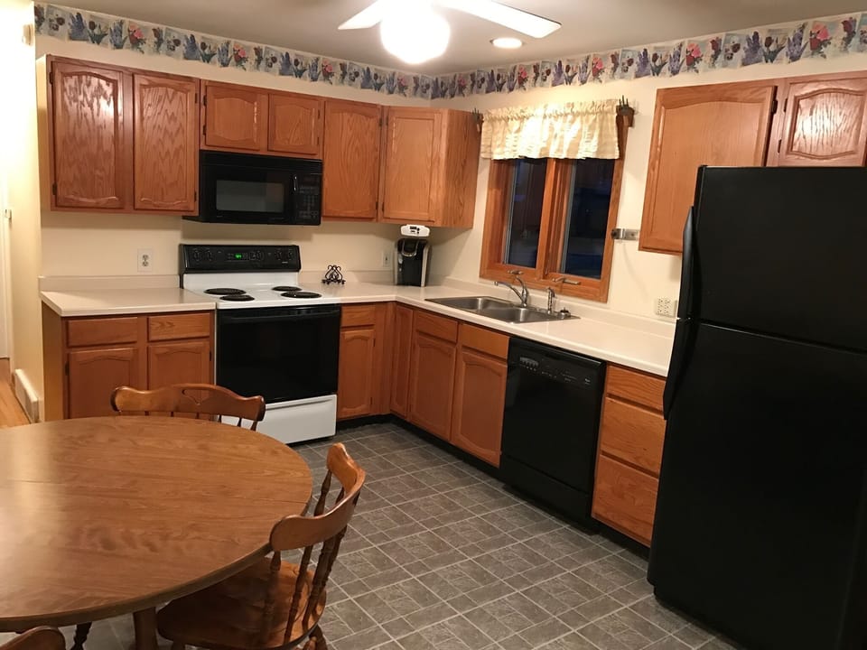 Huge eat in kitchen with all the things needed to cook