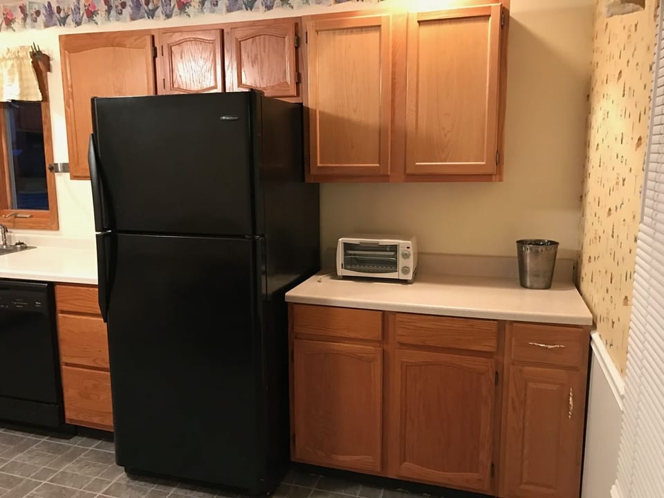 Toaster oven, Keureg, plenty of dishes and serving items.