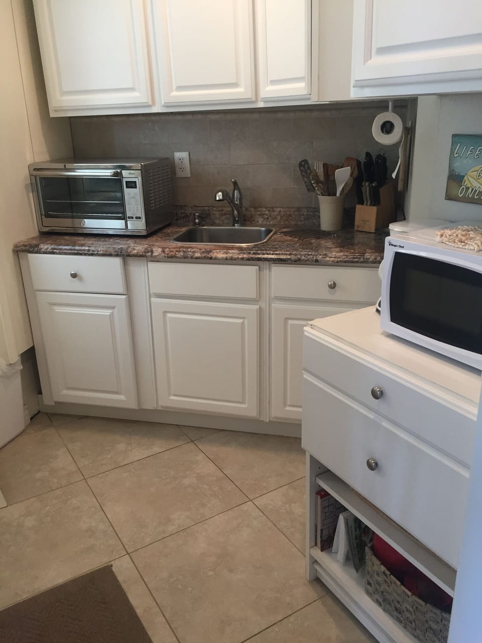 Kitchenette with Toaster Oven and Dual Hot Plate, Microwave