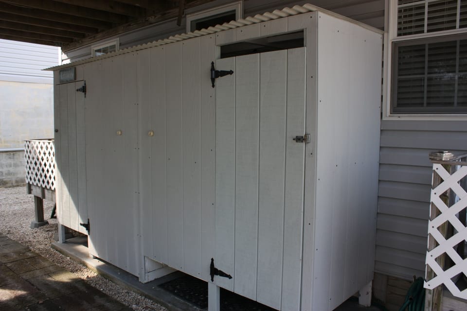 Outside shower 