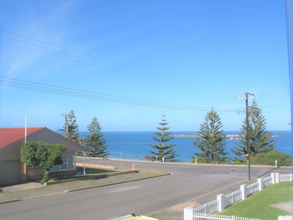 Beachcomber Port Elliot Encounter Holiday Rentals Downstairs View