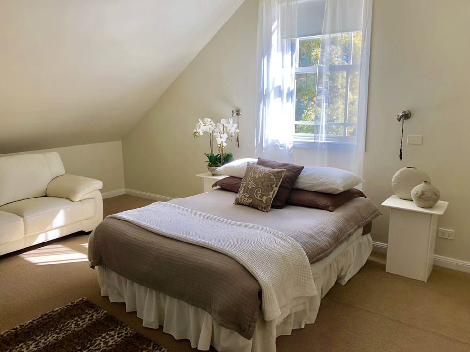 Main bedroom - upstairs