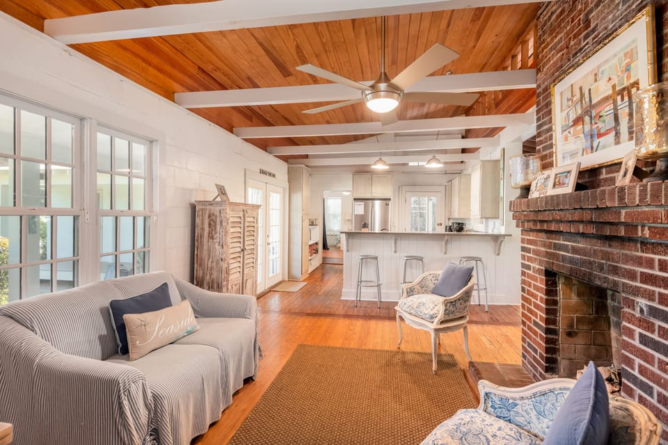 Quaint and Cozy seating area off kitchen.