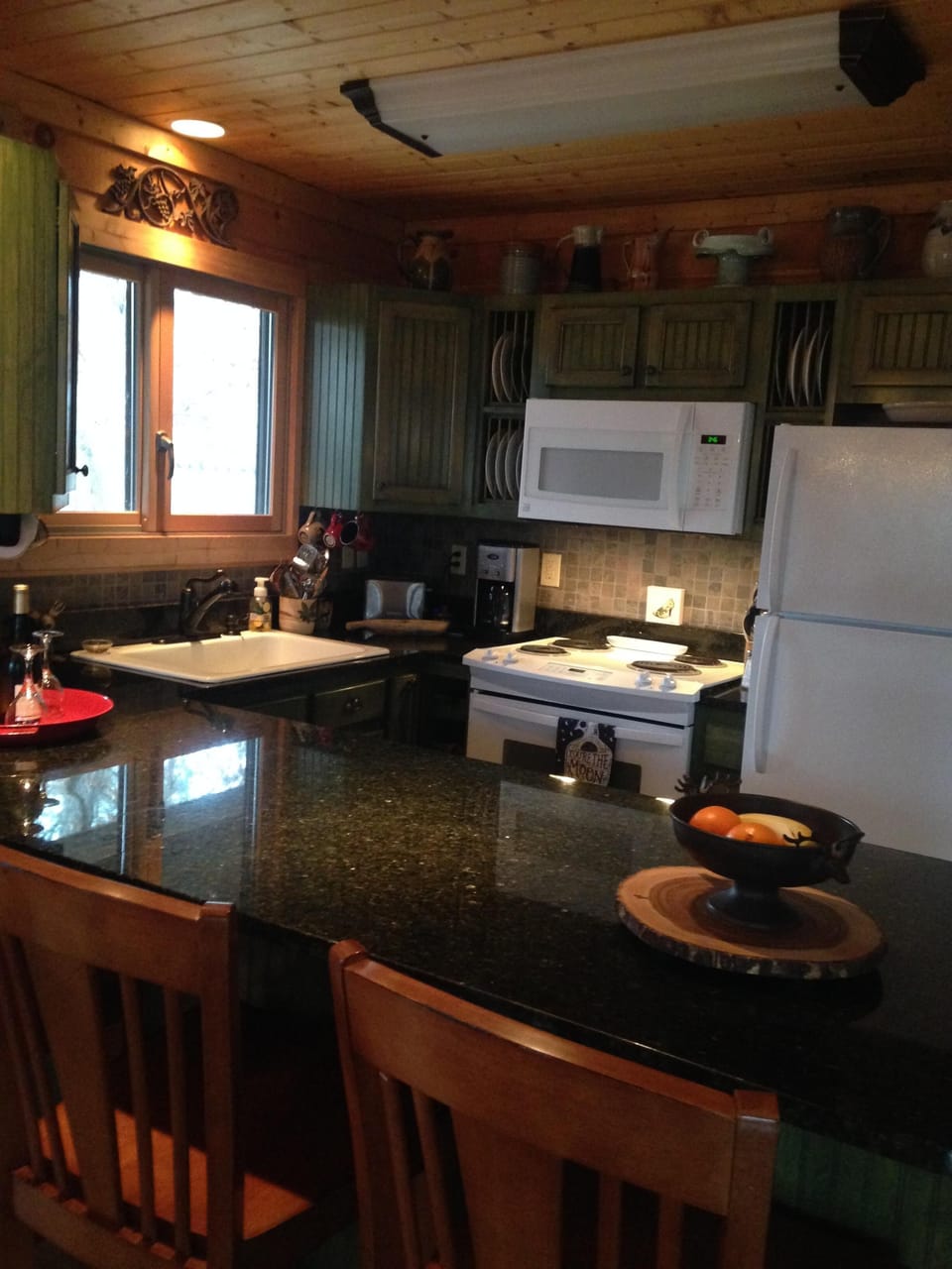 Fully furnished kitchen and bar area