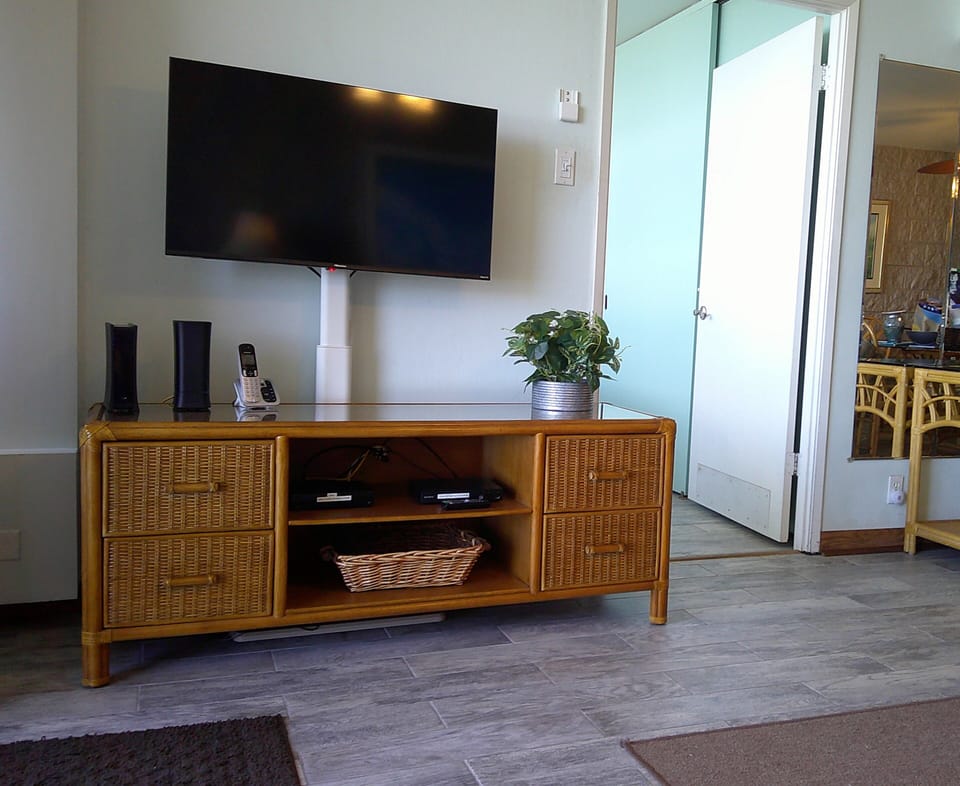 3 Smart TV's (for Netflix, Prime). One in each room. Watch your favorite shows.