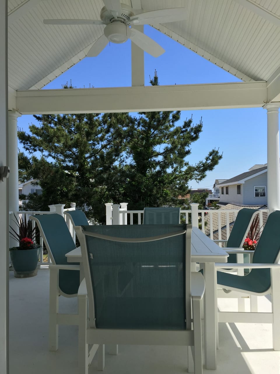 Outdoor Dining on the Upper Deck off Kitchen