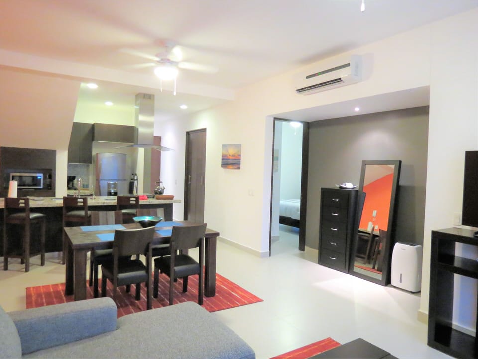 Beautiful open floor plan with seating for 16