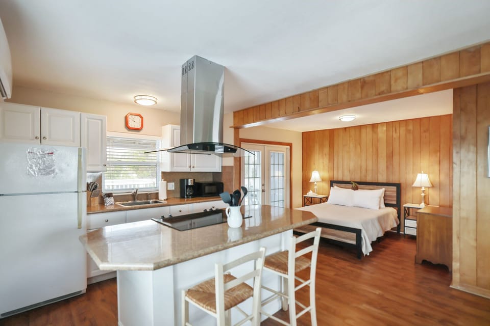 Kitchen - bedroom area