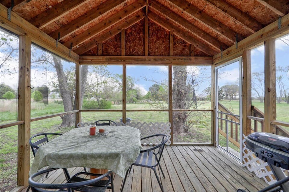 Screened in Back porch