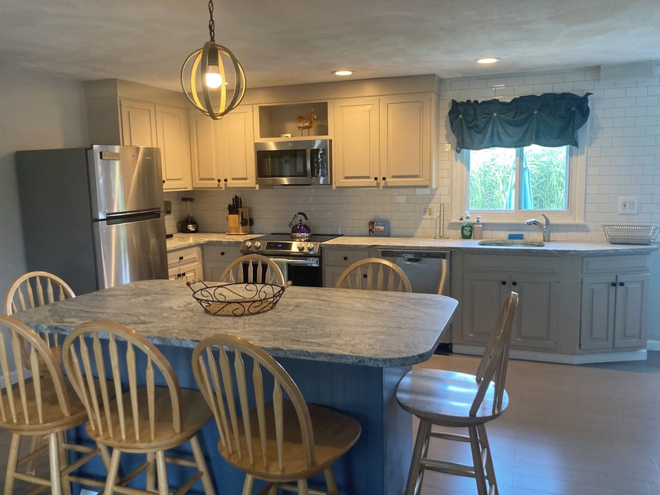 Large eat- in kitchen. Open concept