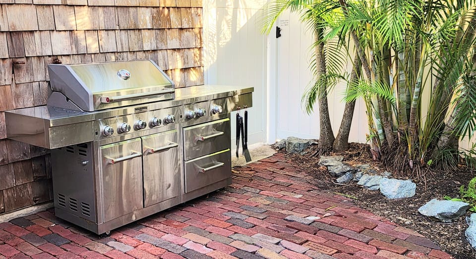 Outdoor Kitchen Aid stainless steel kitchen 