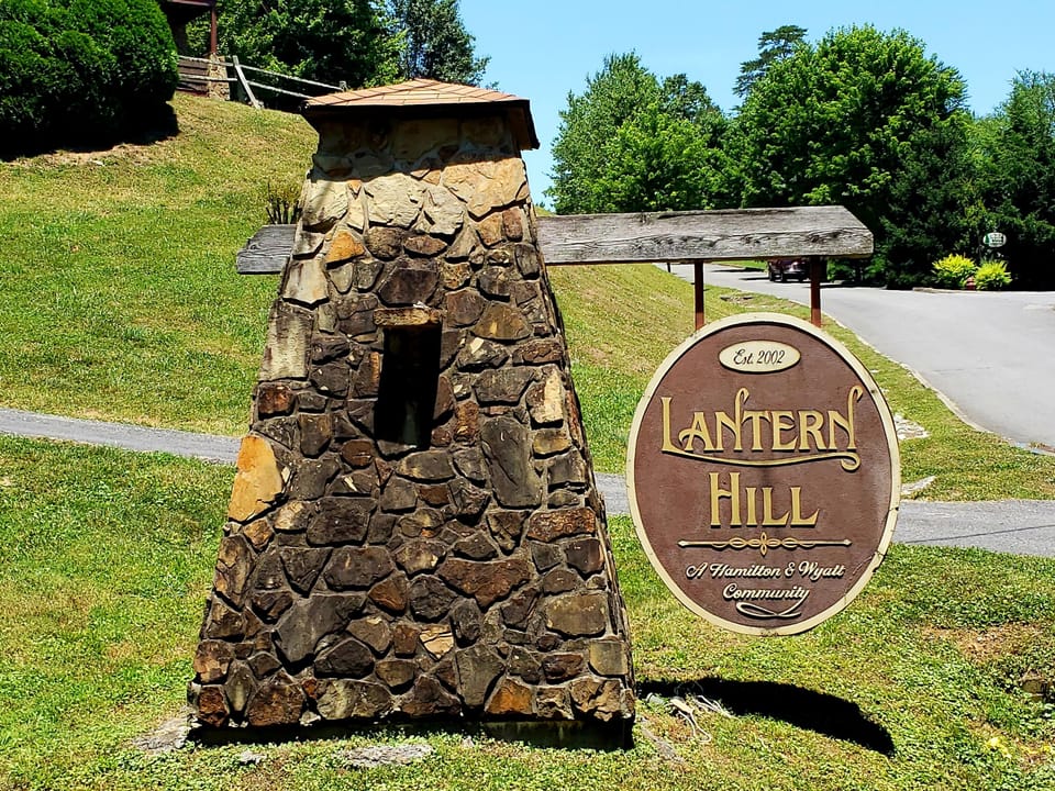 The cabin is located in a small cluster of cabins called Lantern Hill.