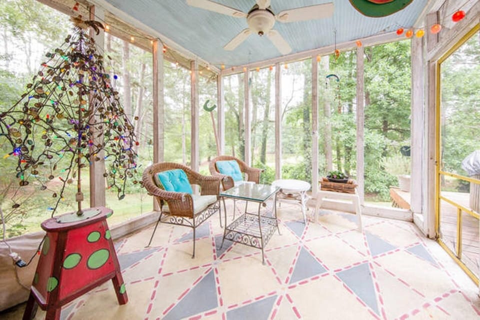 Lovely screened in porch with lake views -  serene and peaceful!
 