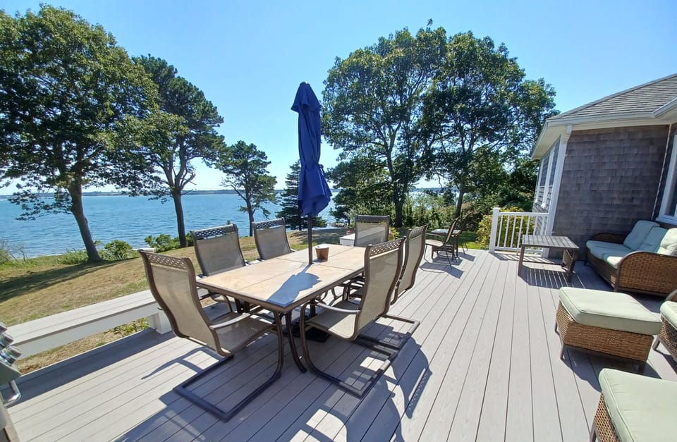 Lots of seating for fun on the deck.