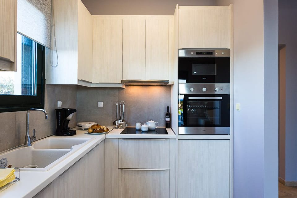 Fully equipped kitchen for your every day, self-catering needs!