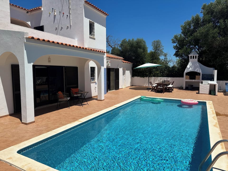 Pool, barbecue and rear of Casa George