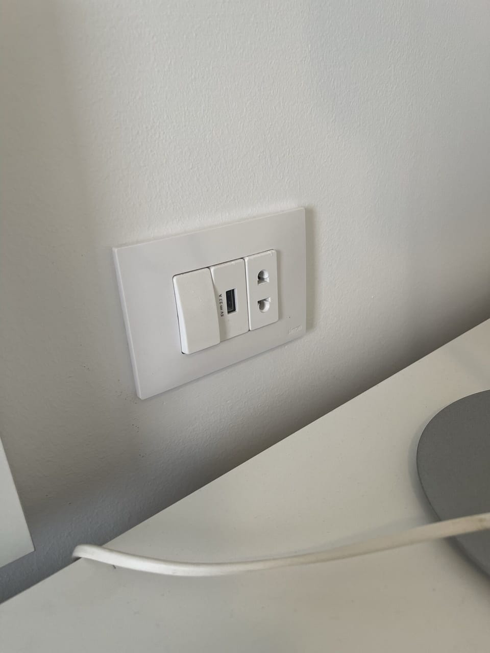 Integrated Power Sockets With USB Port for Charging your Devices.