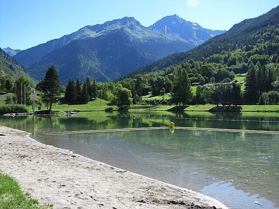 The lake at Bozel in the summer