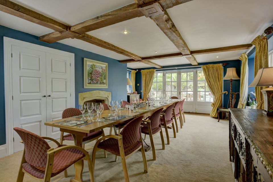 Dining Room, Seats 24