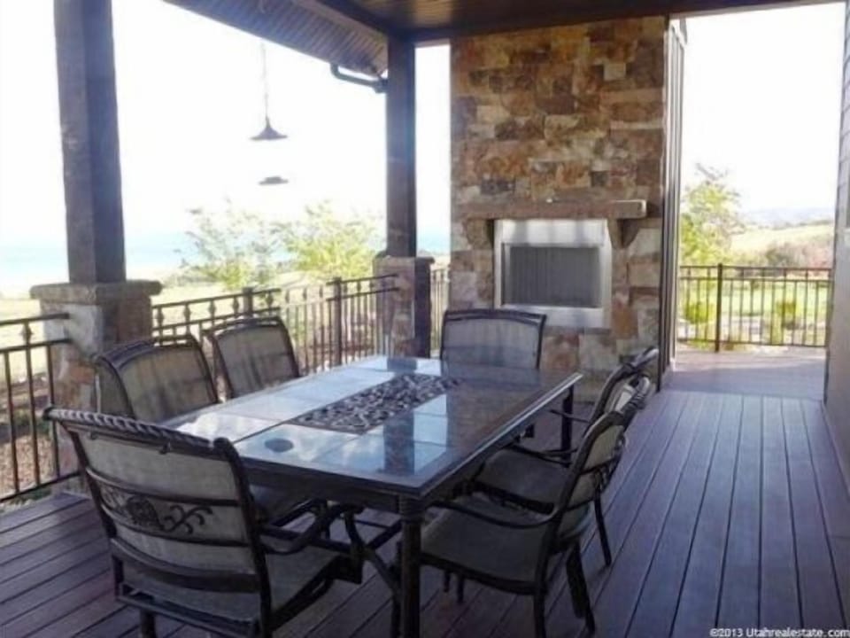 deck dining table