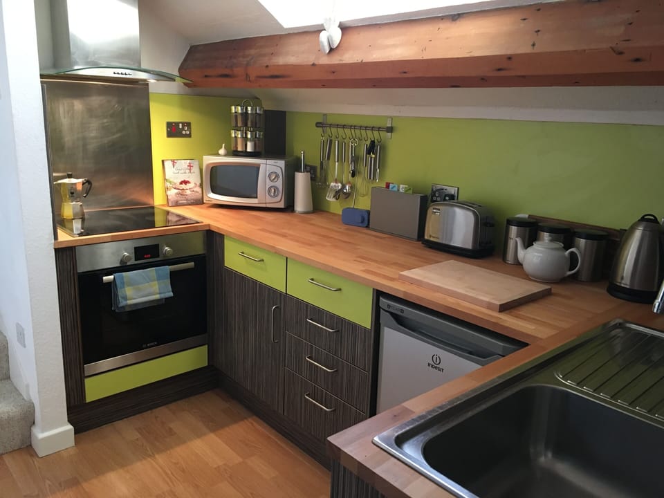 Stove top coffee maker, ice box, every pot and pan you need!