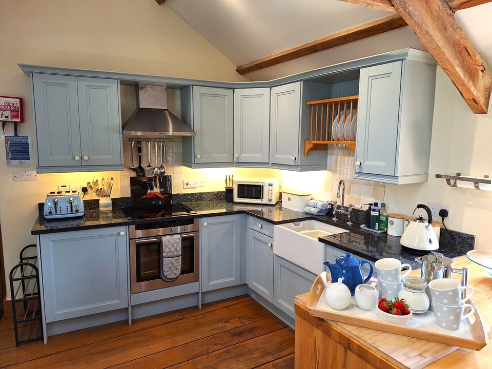 Country style Shaker kitchen with Belfast sink