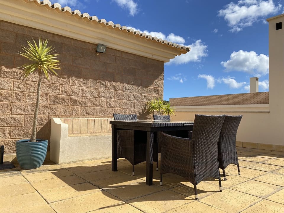 Eating area on roof terrace
