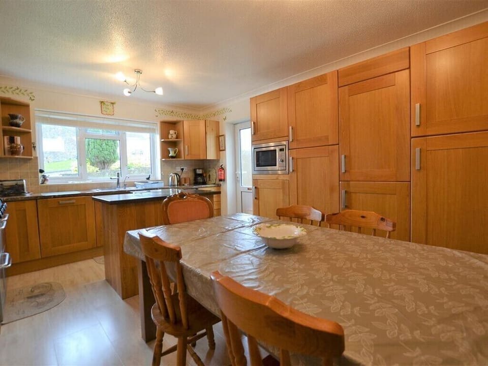 Kitchen / Dinning area