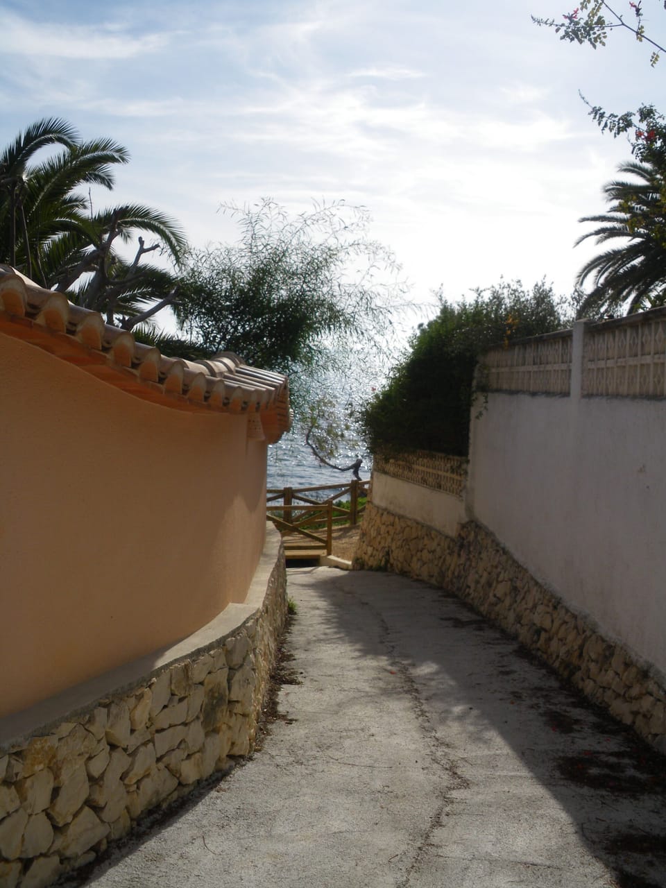 Walkway to coastal path direct from cul-de-sac.(2 minutes walk from villa)