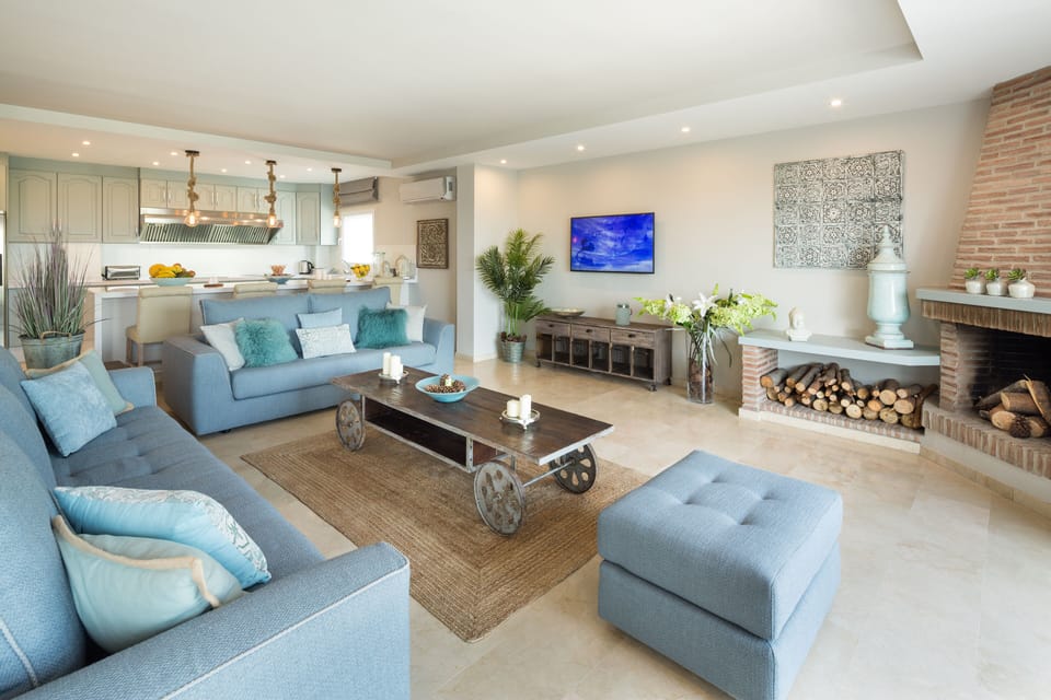 Open plan lounge and kitchen with breakfast bar.