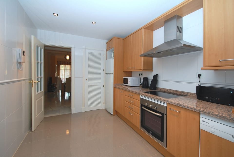 Kitchen 2/2
