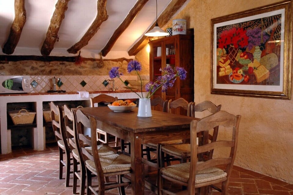 Upstairs dining room with kitchen