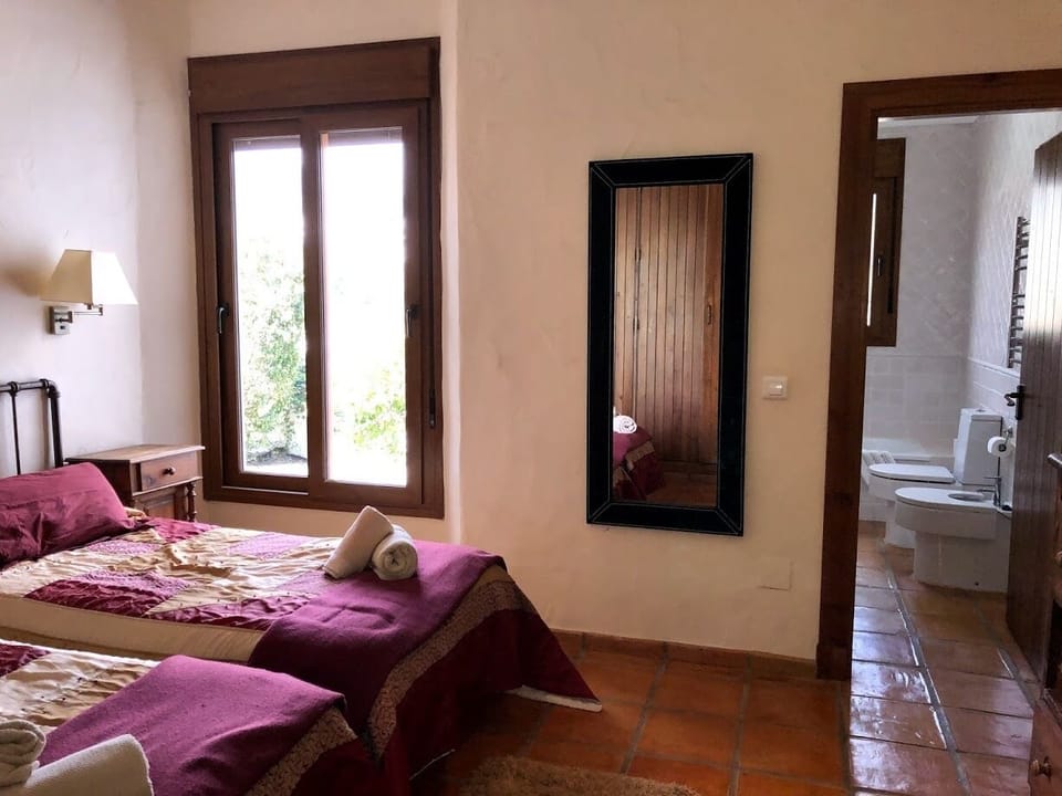 Twin room (Bedroom 3) with ensuite
