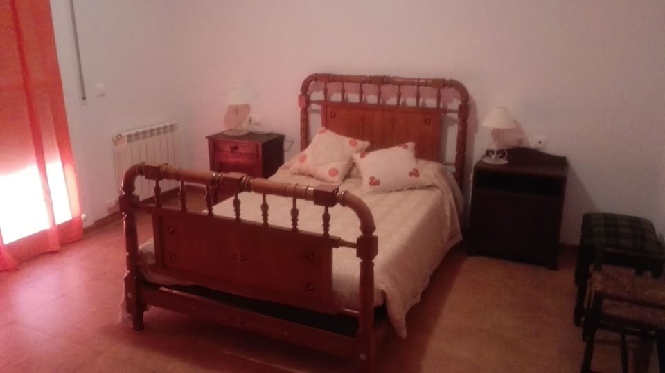 Habitacion con cama doble de 125x180