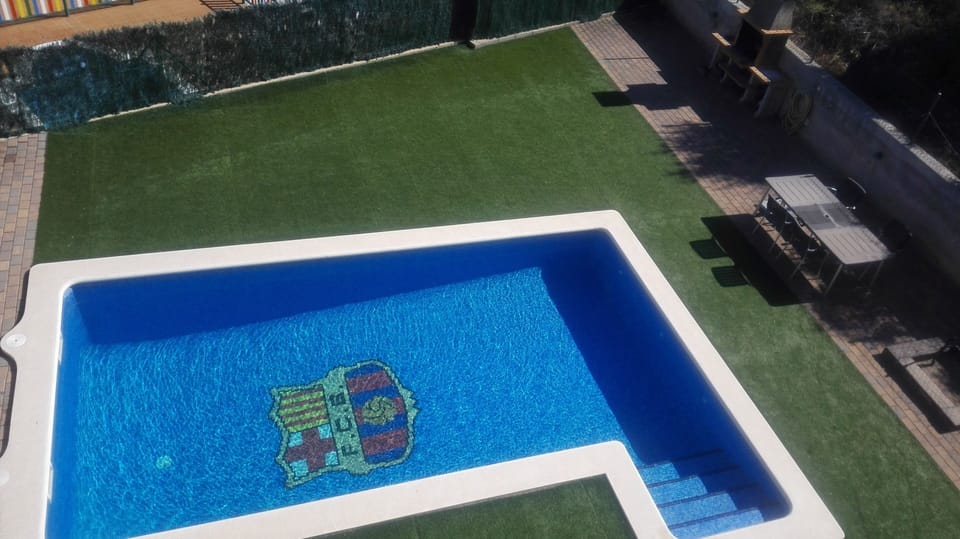 Piscina 8x4 con escaleras facil.acceso para niños y personas mayores