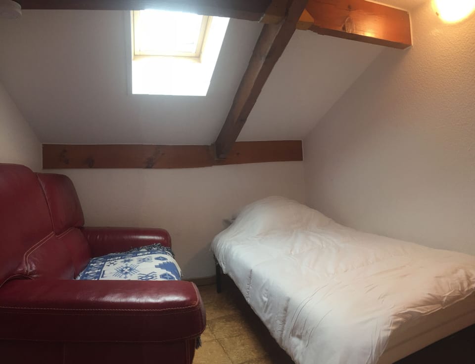 Single bedroom 