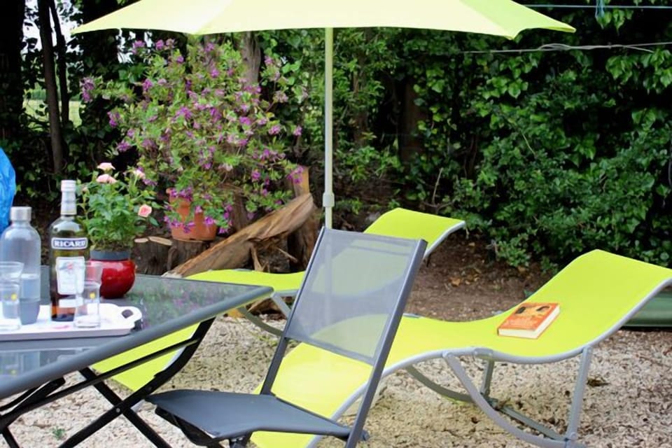 Quiet and relaxing private garden with outdoor shower for summer