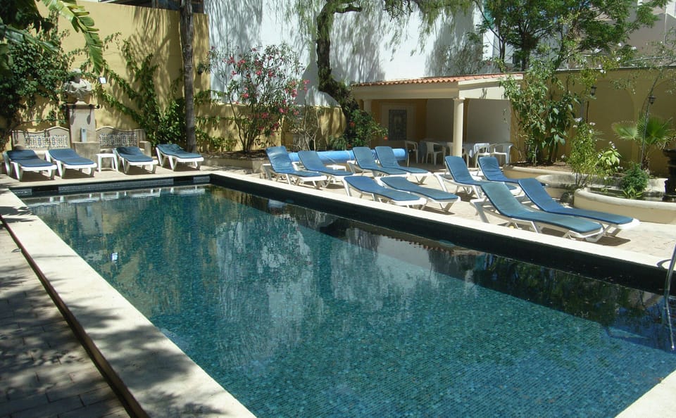 Pool and sunbathing terrace
