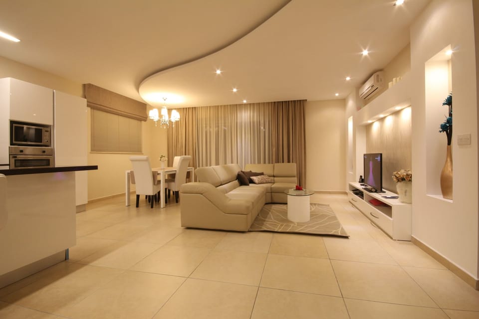 Very spacious living area